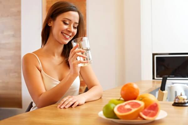 Uống nước trước bữa ăn - Cách giảm cân hiệu quả tại nhà